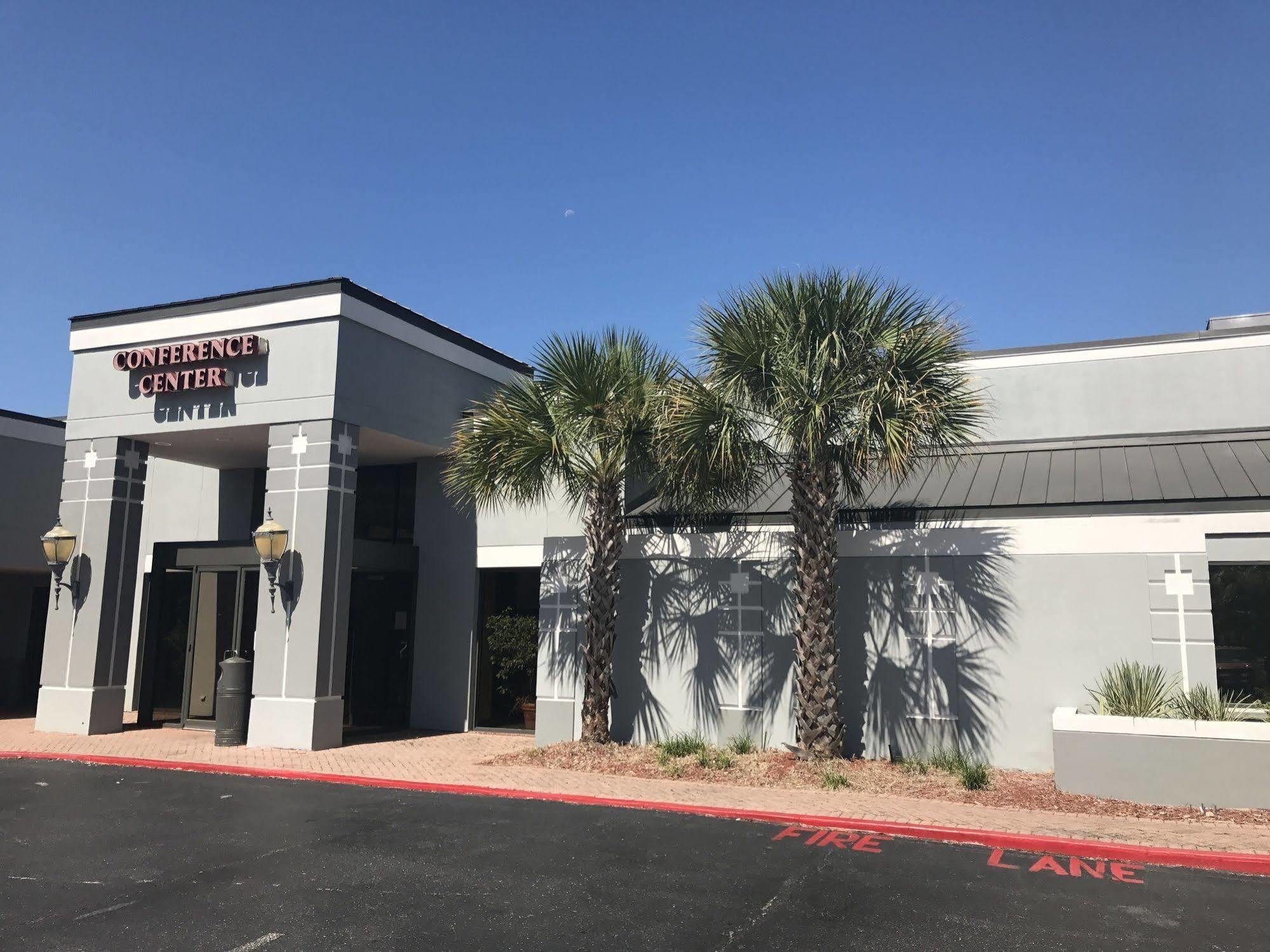 Super 8 By Wyndham Mobile I-65 Hotel Exterior photo